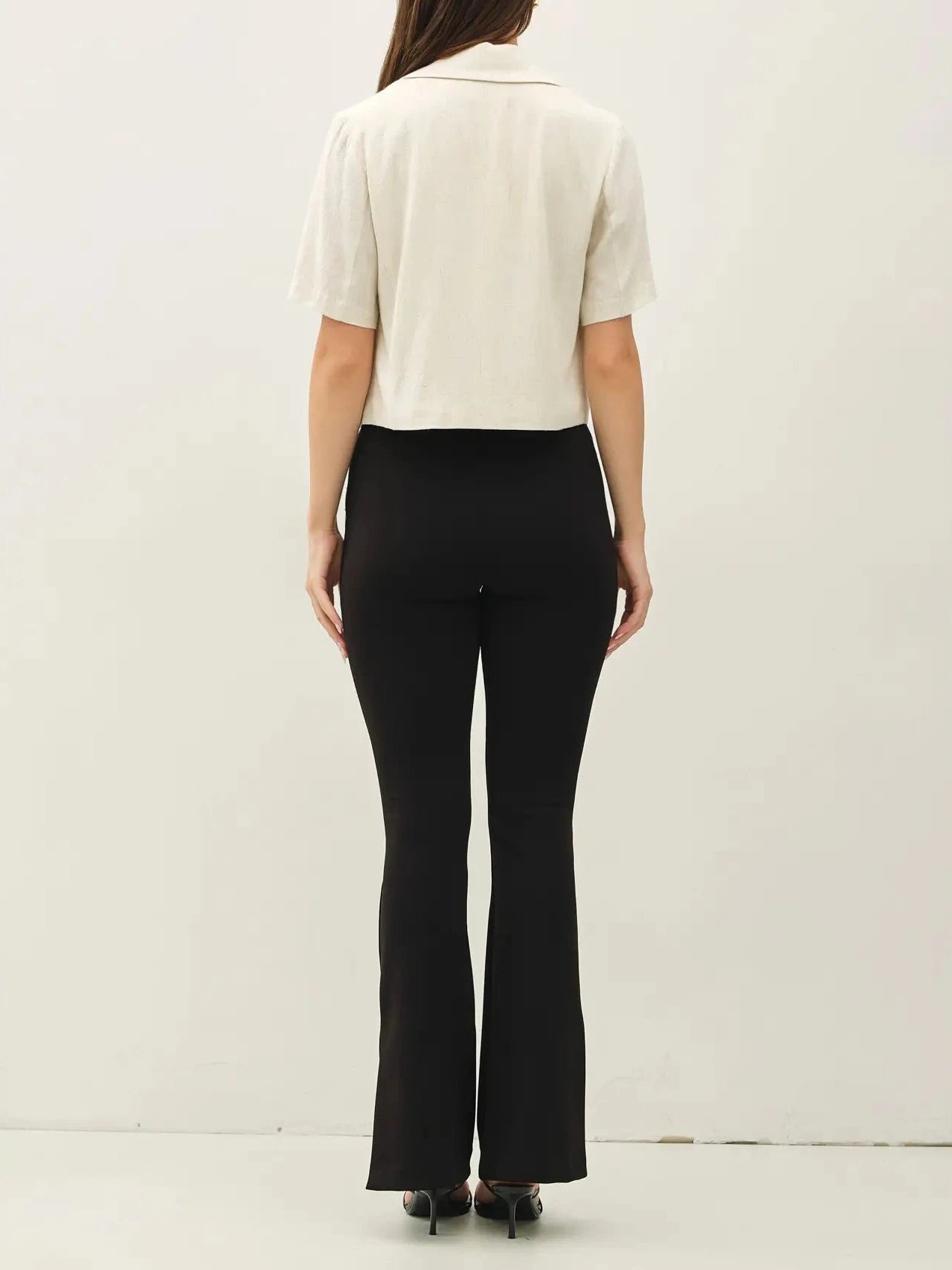 The Effortless Cropped Linen Blazer