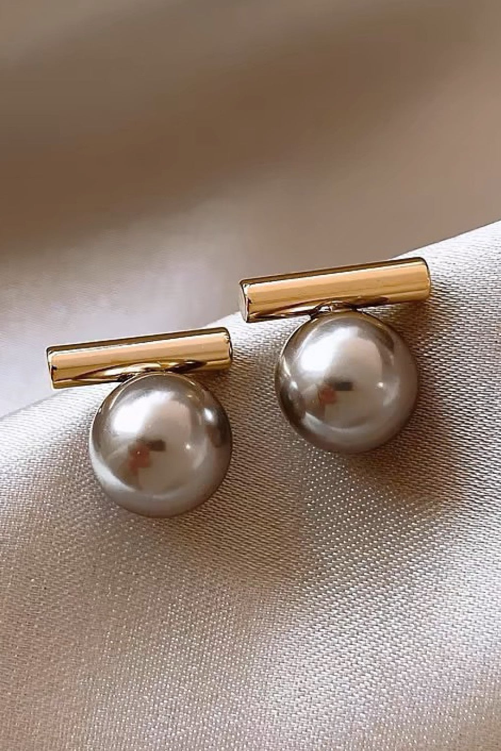 Grey Pearl Earrings