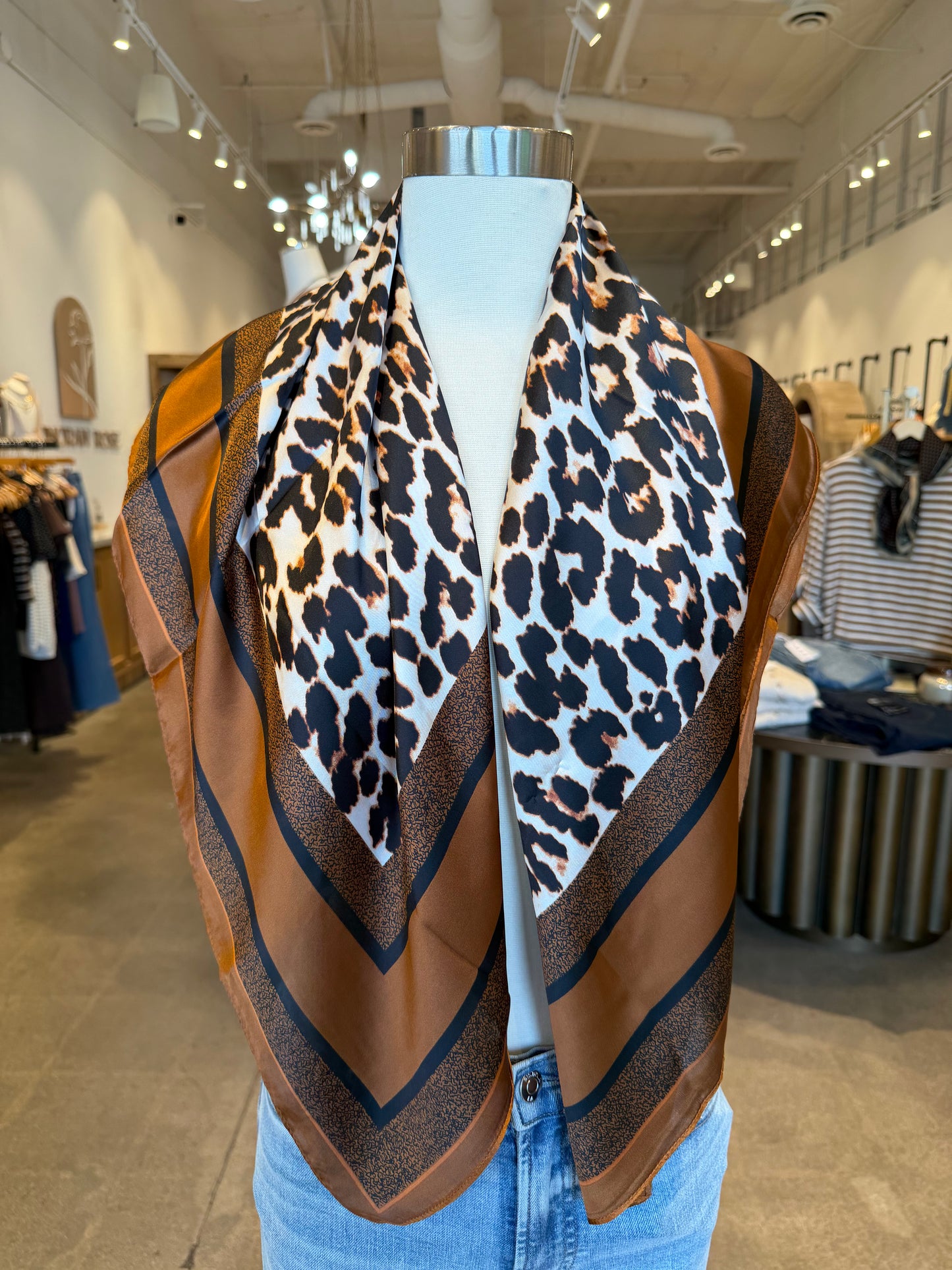 STRIPED AND A LEOPARD PATTERN SCARF
