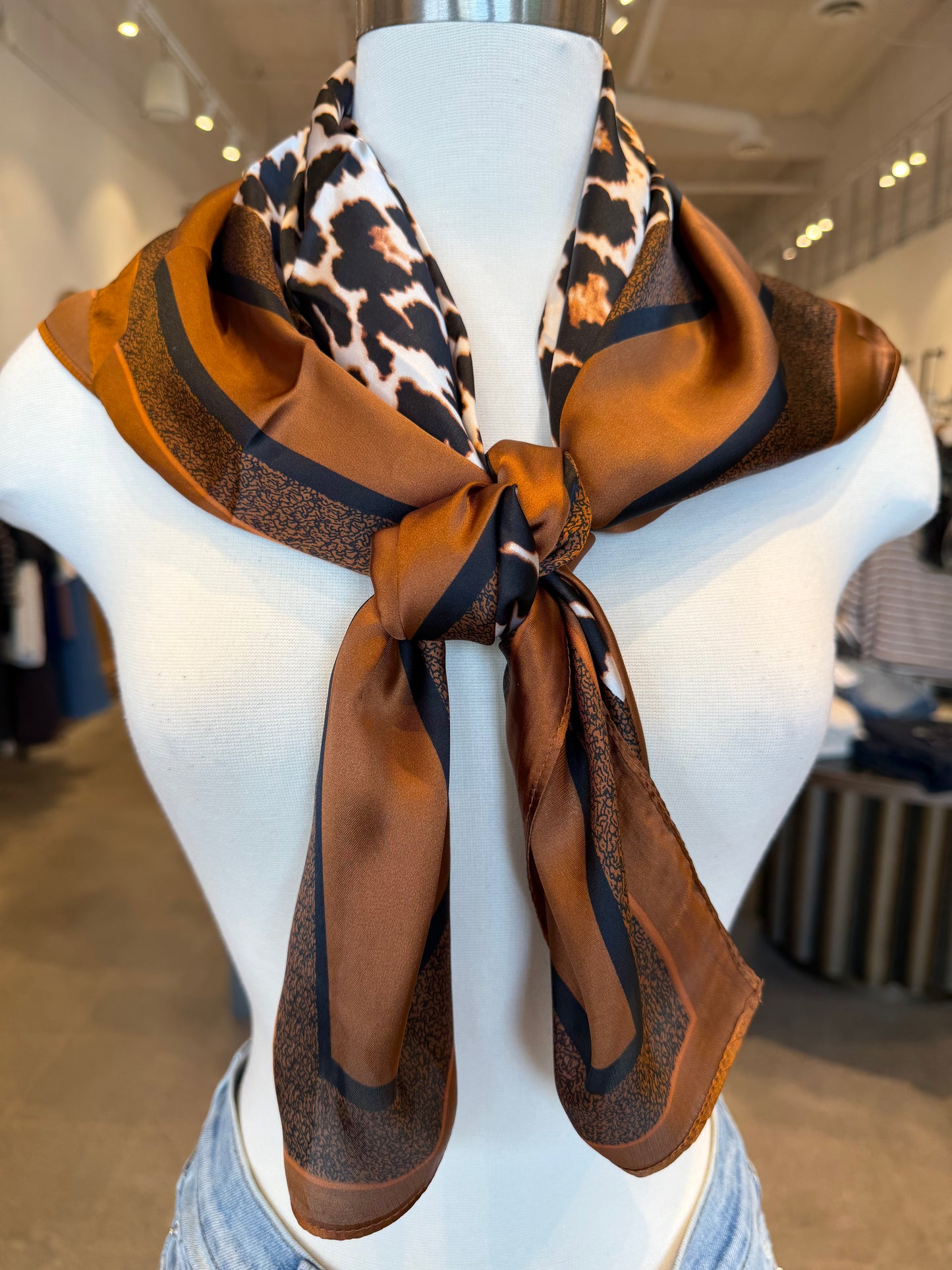 STRIPED AND A LEOPARD PATTERN SCARF
