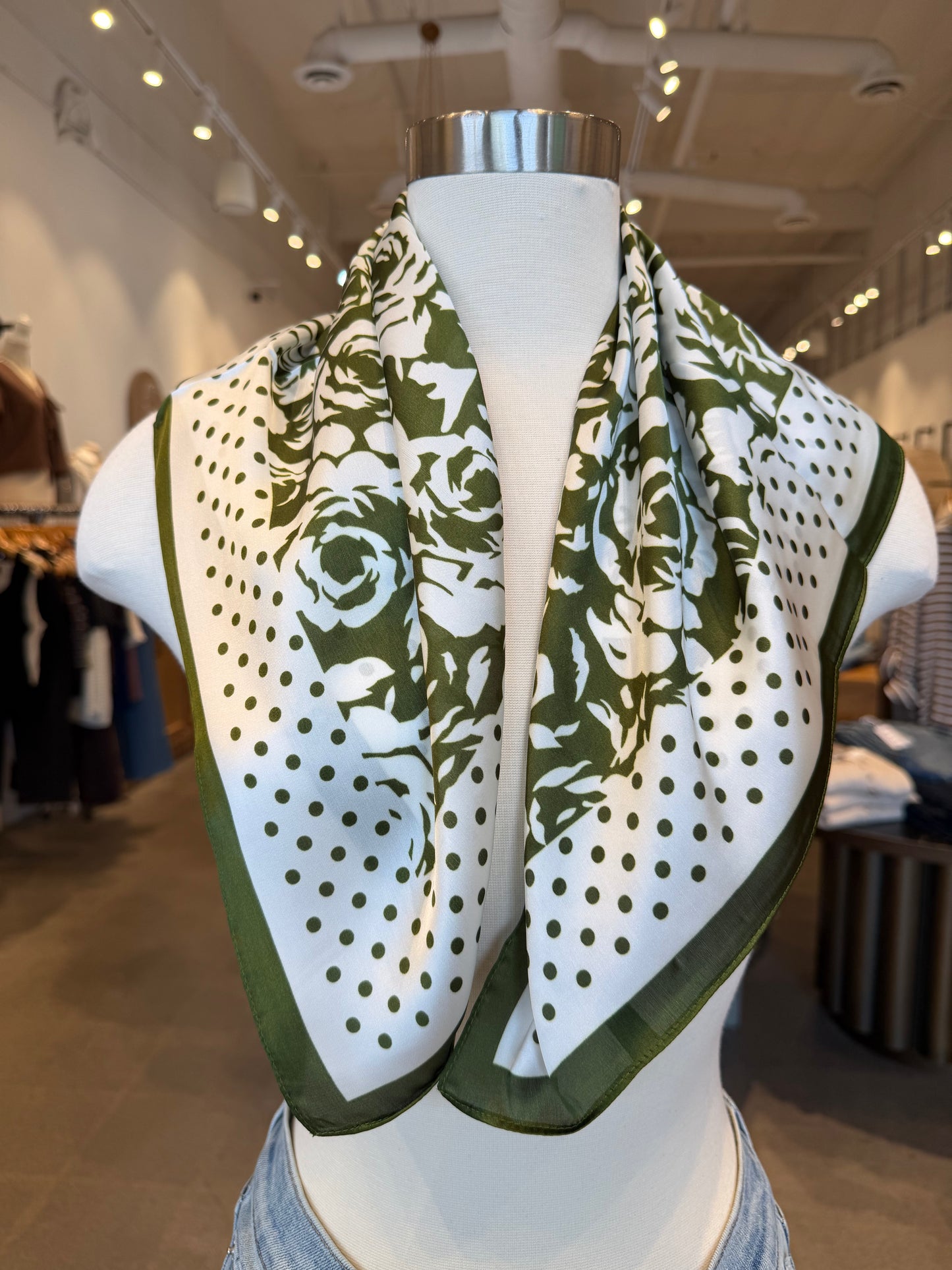 FLOWER PRINTED SMALL SQUARE SCARF
